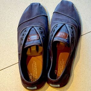 Men’s TOMS blue shoes size 11.5 navy